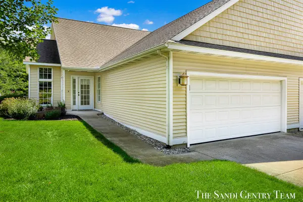 17644 Dustin #16, Spring Lake, MI 49456