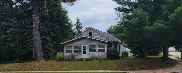 8 E Barton, Newaygo, MI 49337