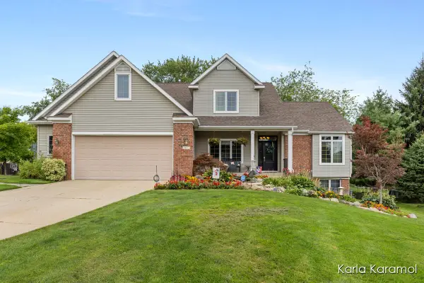 61 Greystone, Rockford, MI 49341