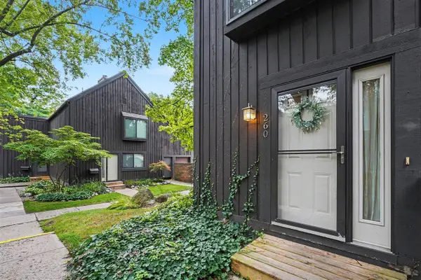 260 Dunbarton, Kalamazoo, MI 49006