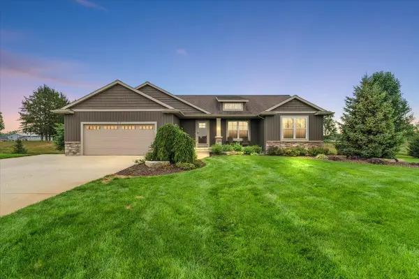 1812 Sunquest, Dorr, MI 49323
