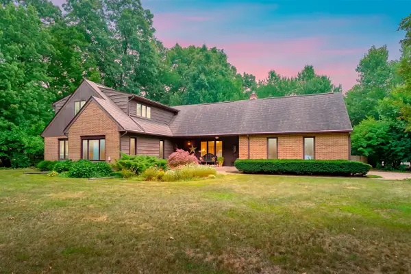2329 Hickory Point, Portage, MI 49024