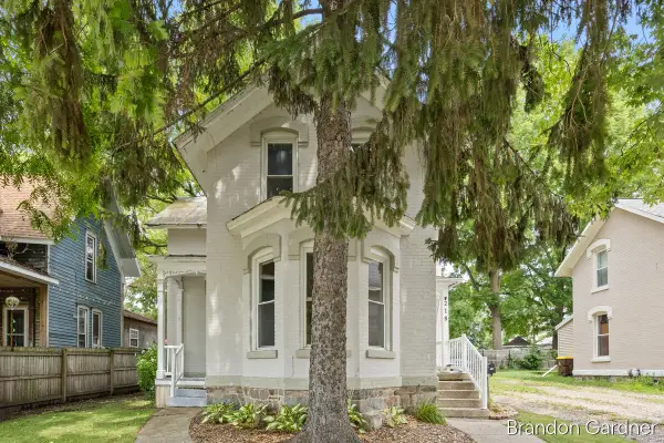 218 E Adams, Ionia, MI 48846