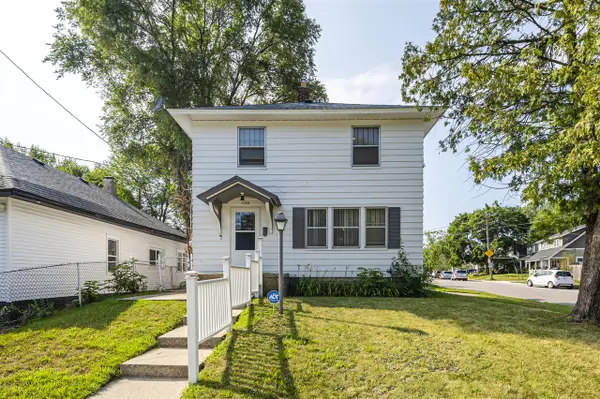 1100 Dickinson, Grand Rapids, MI 49507