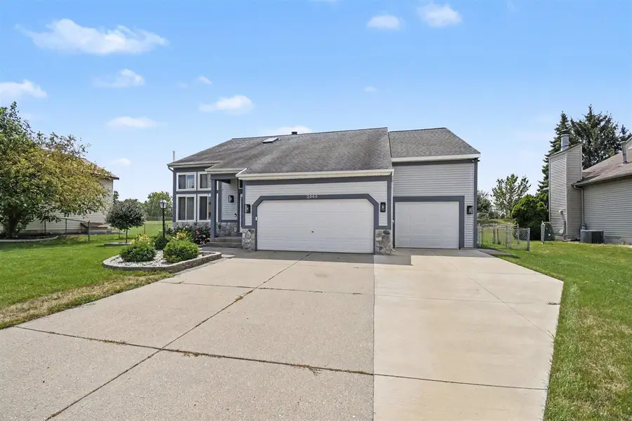 2444 Sunny Creek, Kentwood, MI 49508 - #2