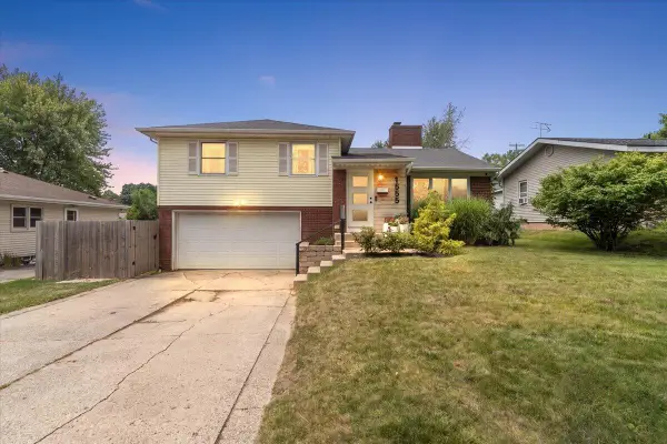 1555 Carlton, Grand Rapids, MI 49505