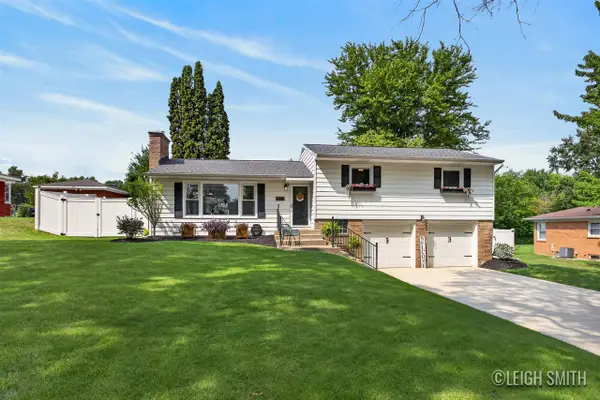2165 Apple, Grand Rapids, MI 49504