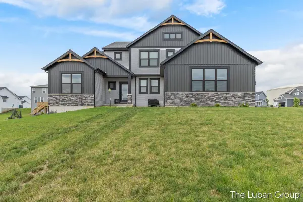 3338 Eagle Peak, Jenison, MI 49428