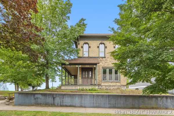 827 Fairview, Grand Rapids, MI 49503