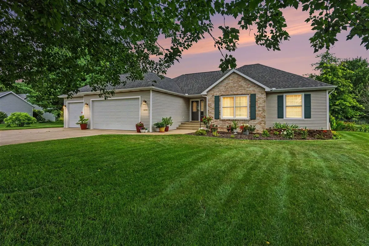 46820 Woodfield, Mattawan, MI 49071 - #1