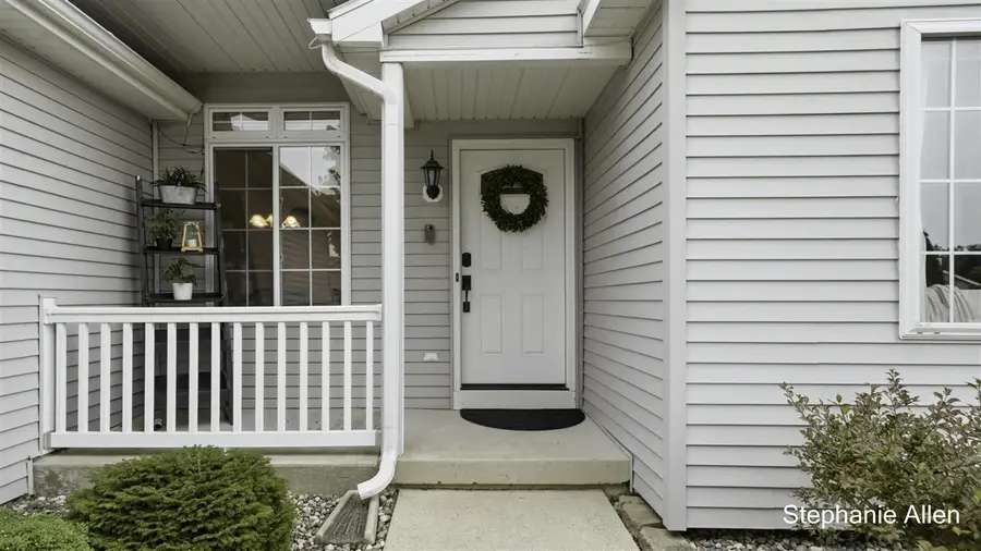 663 Ridgefield, Coopersville, MI 49404 - #2