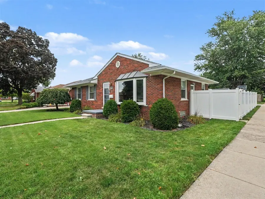 2995 Anna, Trenton, MI 48183 - #3