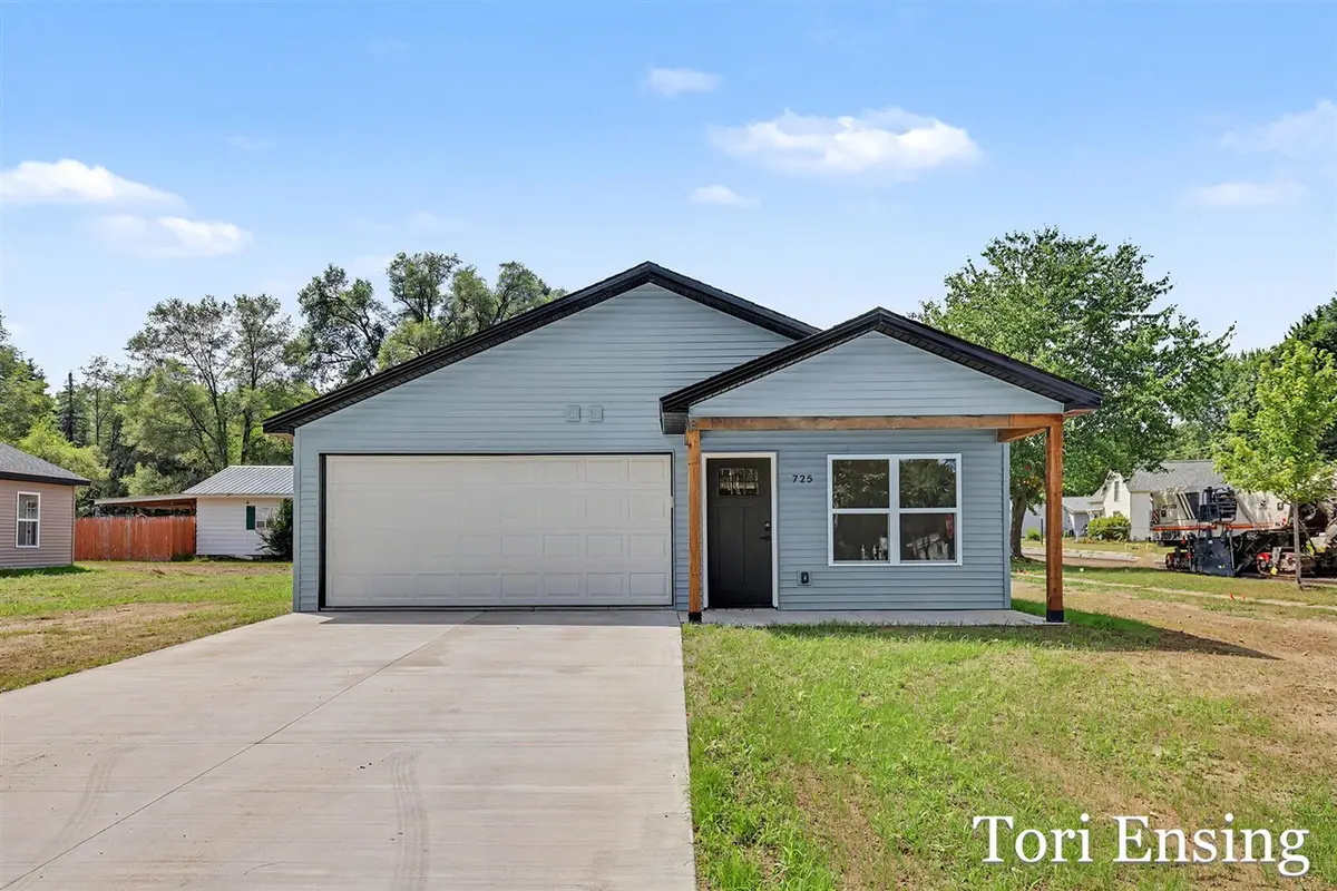 725 N Burgess, Greenville, MI 48838 - #1