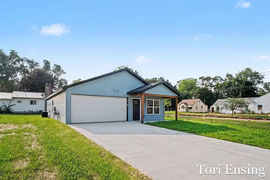 725 N Burgess, Greenville, MI 48838 - #2