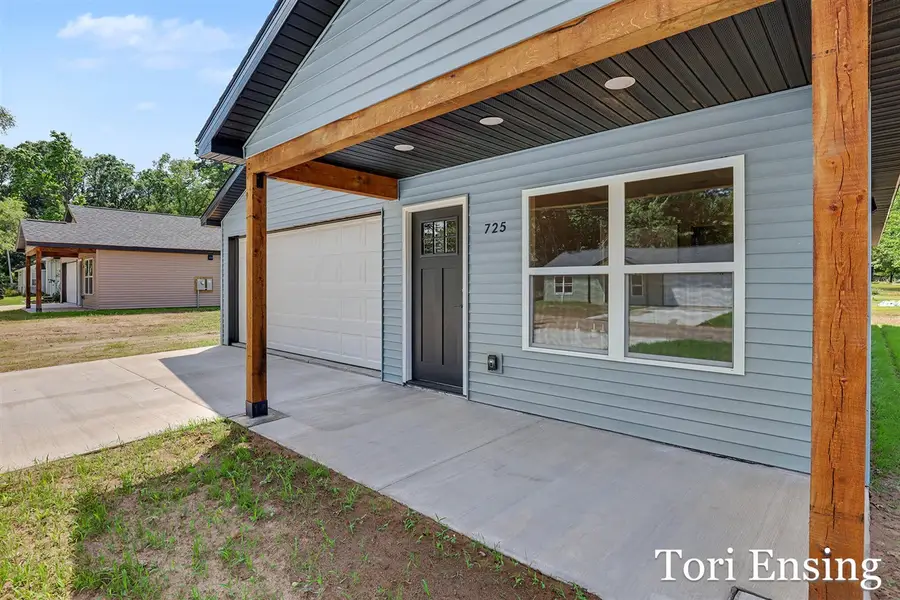 725 N Burgess, Greenville, MI 48838 - #3