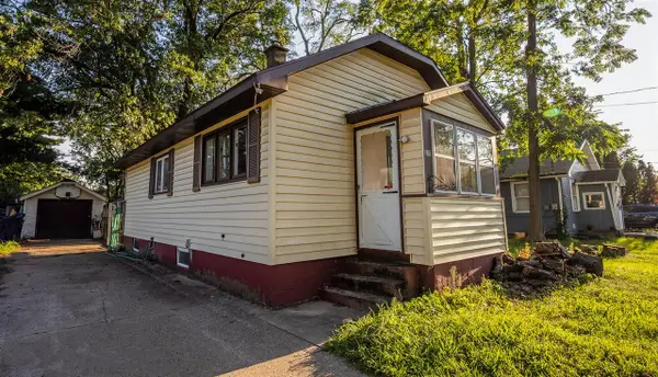 326 43rd, Kentwood, MI 49548