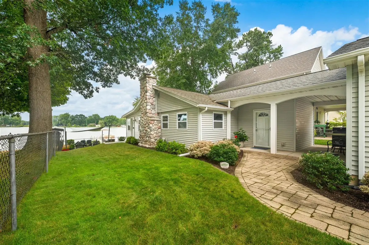 52390 Twin Lakeview, Dowagiac, MI 49047 - #1