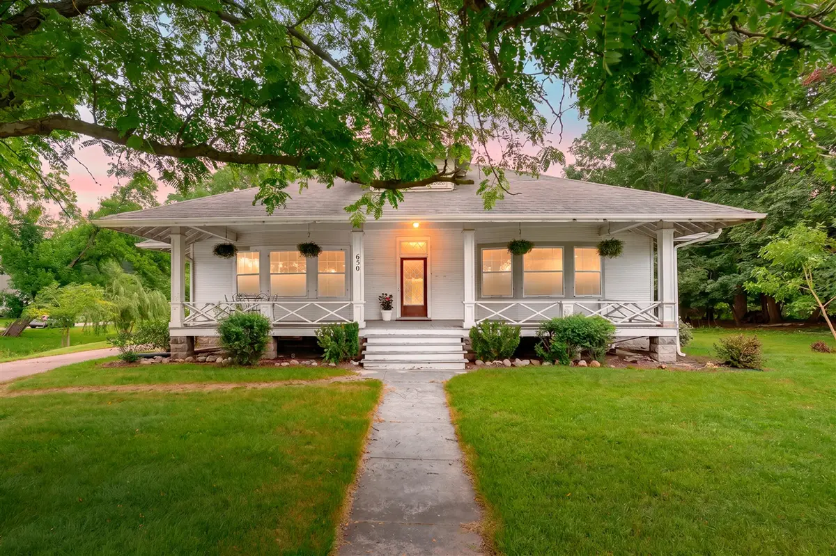 650 N Kalamazoo, Paw Paw, MI 49079 - #1