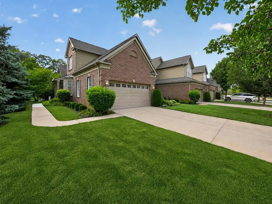 44742 Broadmoor, Northville, MI 48168 - #2