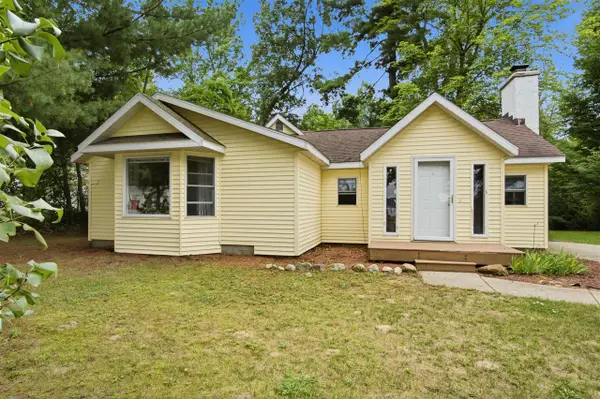 1508 E Hess Lake, Grant, MI 49327