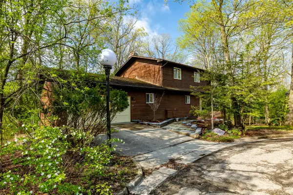 3949 Waldenwood, Ann Arbor, MI 48105