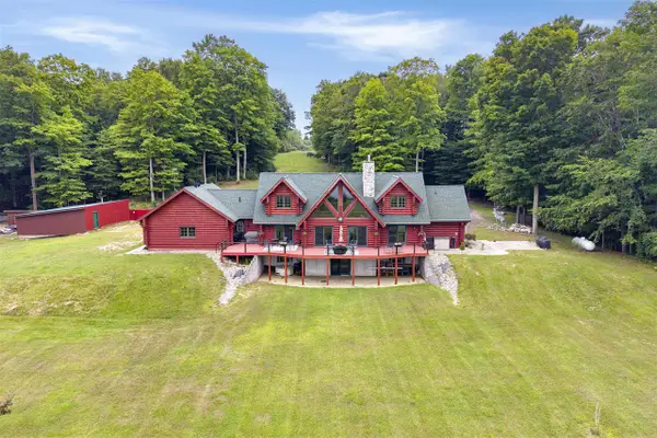 302 E Kott, Manistee, MI 49660