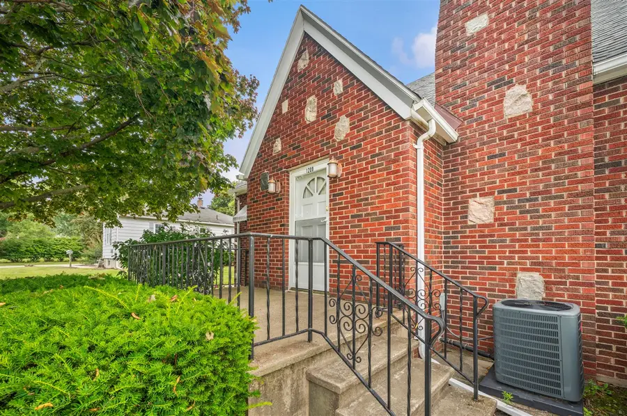 1209 Napier, Saint Joseph, MI 49085 - #2
