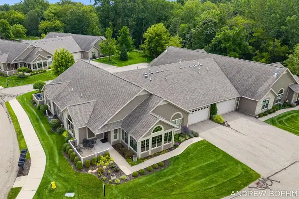1220 Waterwalk, Holland, MI 49423