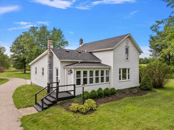 7453 Morse Lake, Alto, MI 49302