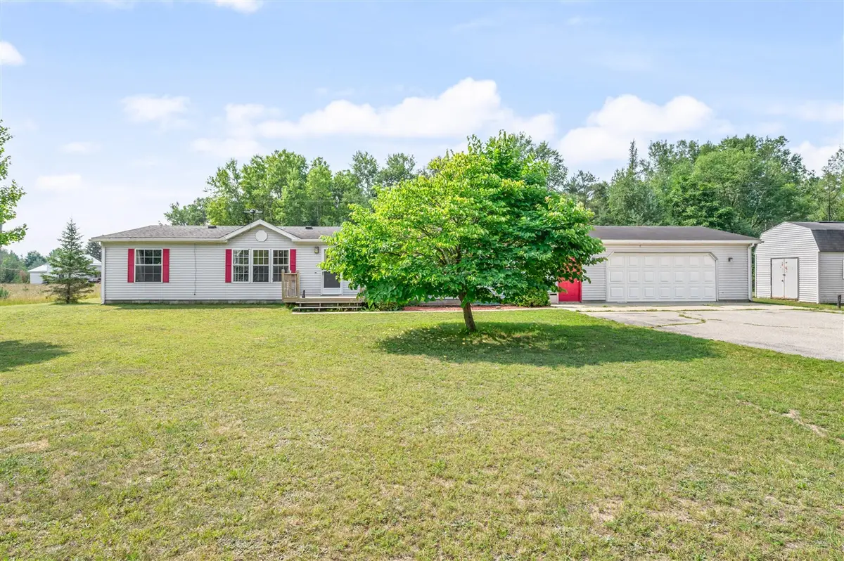 9041 7 Mile, Evart, MI 49631 - #1