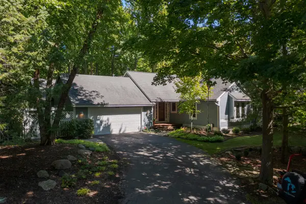 848 W Center, Douglas, MI 49406