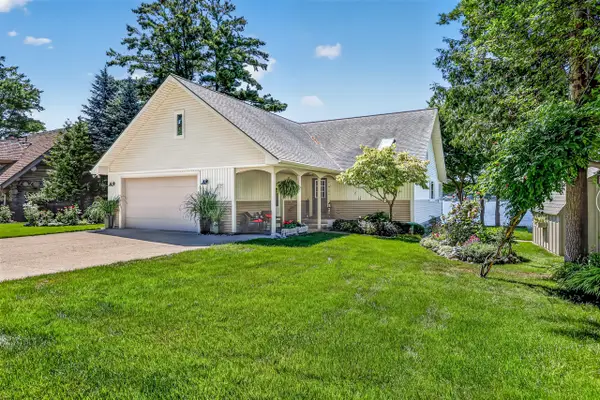 817 E Lake, Pentwater, MI 49449