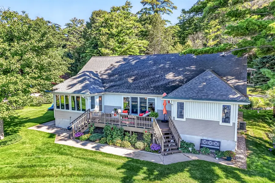 817 E Lake, Pentwater, MI 49449 - #2