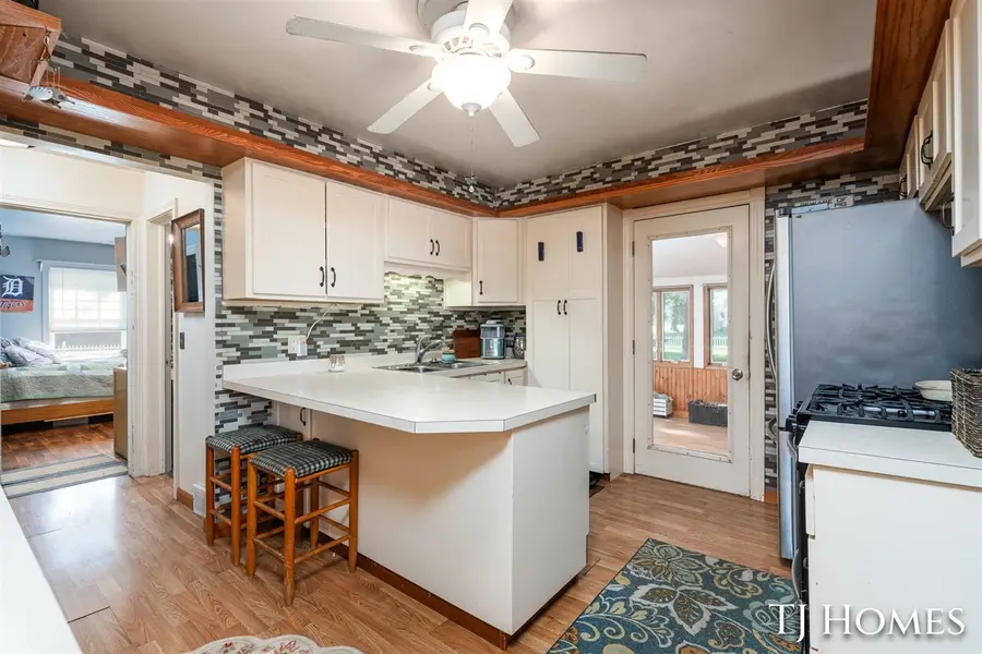 281 N Main, Casnovia, MI 49318 - #2