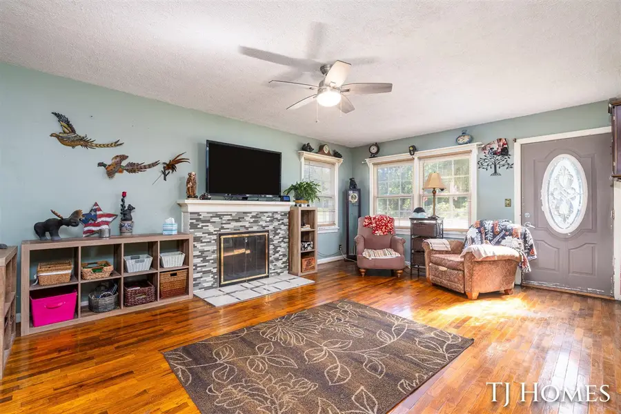 281 N Main, Casnovia, MI 49318 - #3