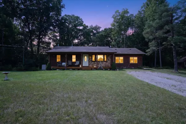 10077 Maple Hill, Howard City, MI 49329