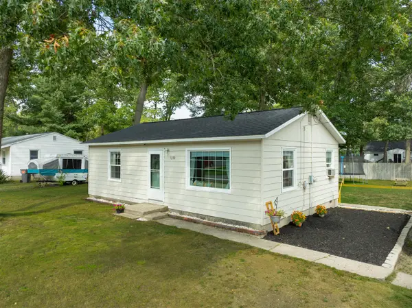 1210 Woodcrest, Muskegon, MI 49442