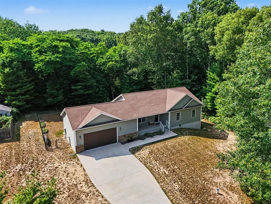 2047 N Lakeshore, Ludington, MI 49431 - #3