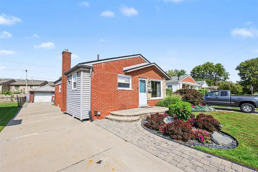 32011 Saint Margaret, Saint Clair Shores, MI 48082 - #2