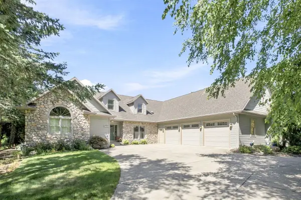 2992 E Bluffwood, Saint Joseph, MI 49085