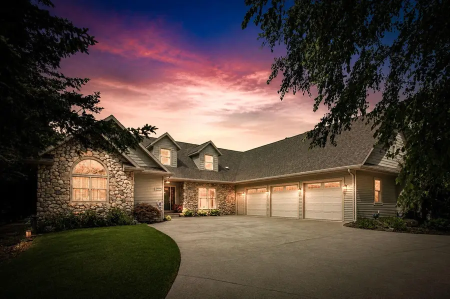 2992 E Bluffwood, Saint Joseph, MI 49085 - #2
