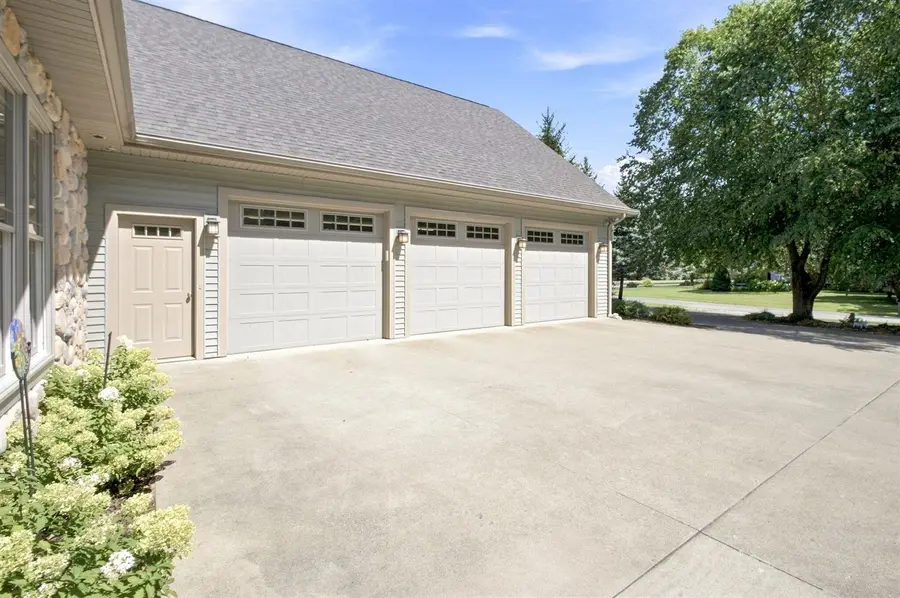 2992 E Bluffwood, Saint Joseph, MI 49085 - #3