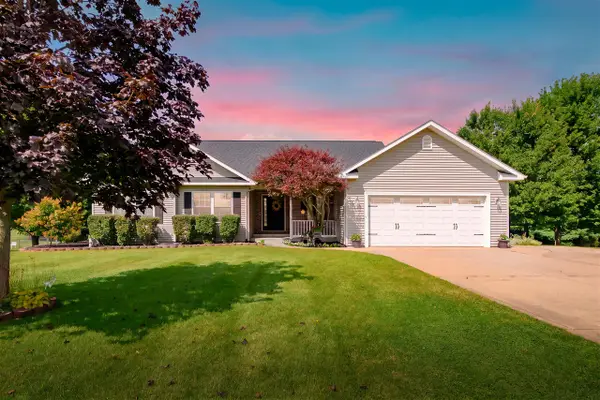 53015 Meadow View, Paw Paw, MI 49079