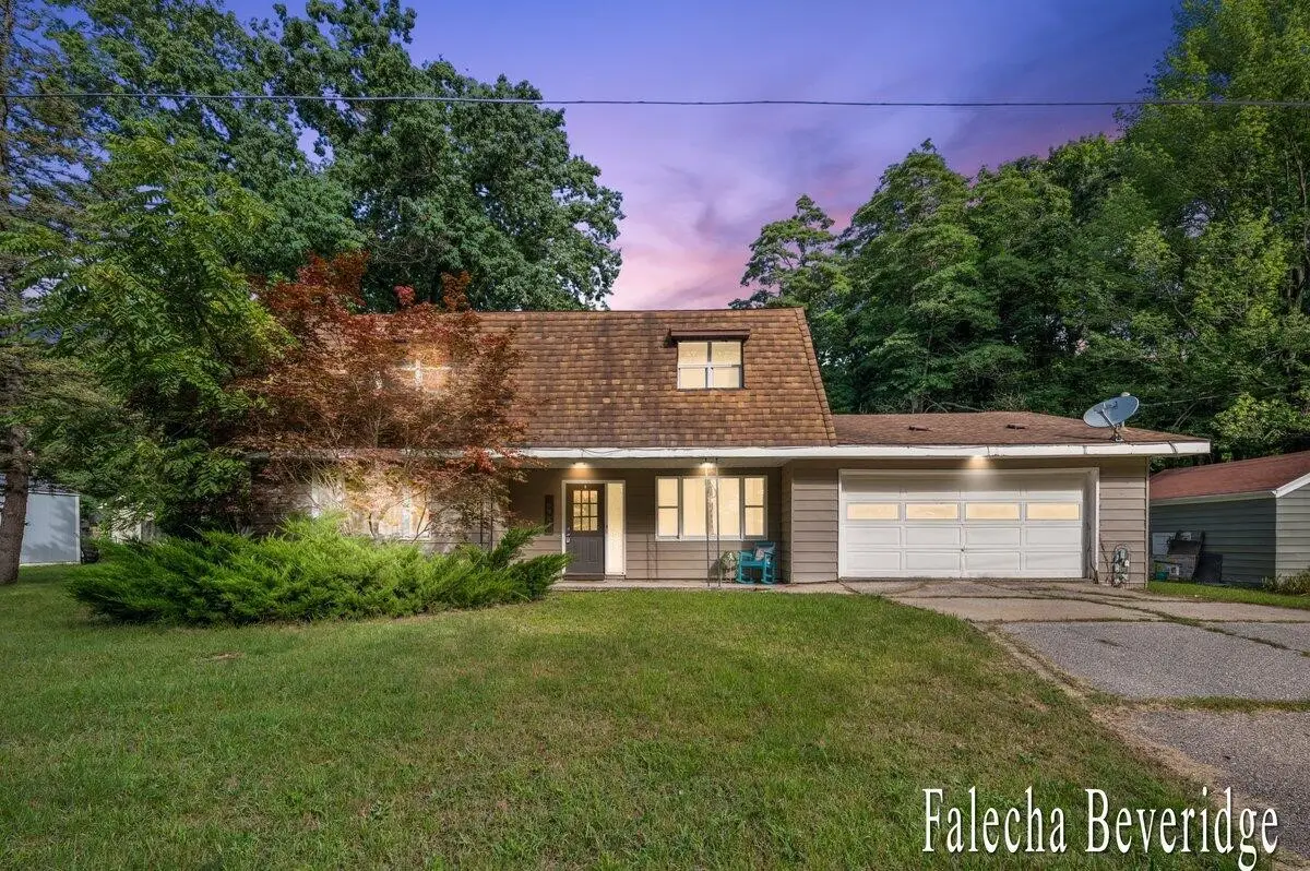 6989 Hiawatha, Coloma, MI 49038 - #1