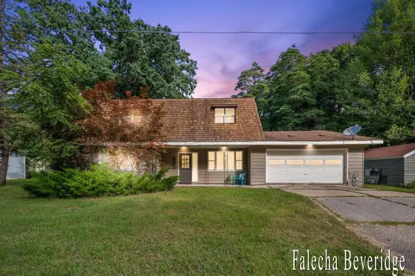 6989 Hiawatha, Coloma, MI 49038