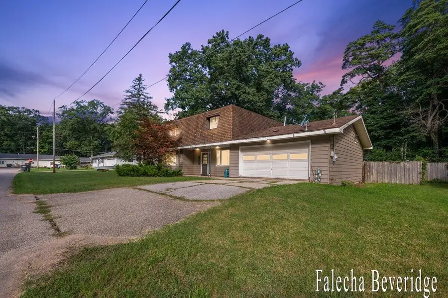 6989 Hiawatha, Coloma, MI 49038 - #2