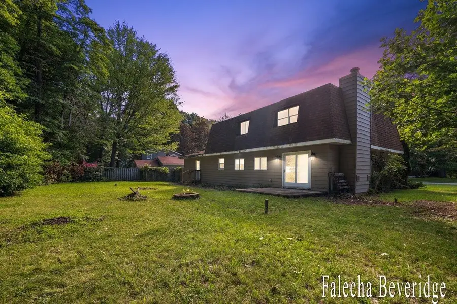 6989 Hiawatha, Coloma, MI 49038 - #3
