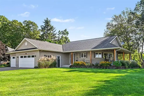 569 Hawksnest, South Haven, MI 49090