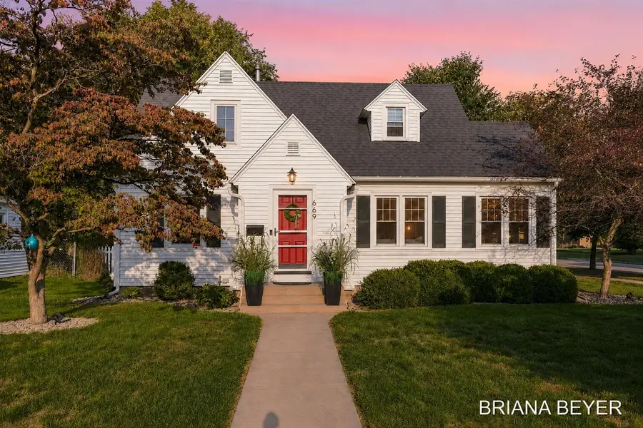 669 Columbia, Holland, MI 49423 - #2