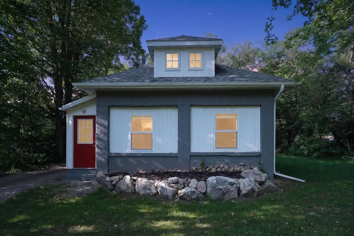 3192 W Michigan, Level Park Oak Park, MI 49037 - #1